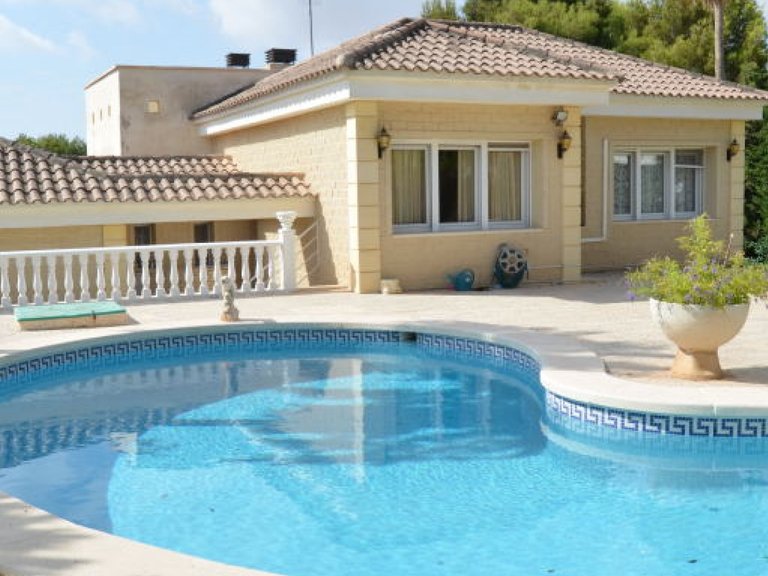 Villa for Sale in Orihuela Costa, Alicante 2