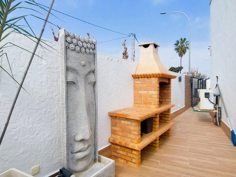 Villa for Sale in Pilar De La Horadada, Alicante 5