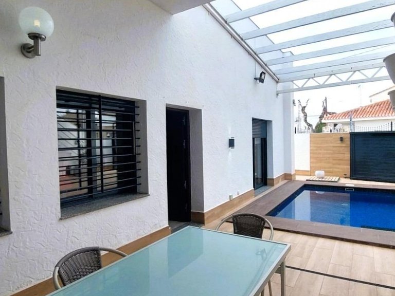 Villa for Sale in Pilar De La Horadada, Alicante 37