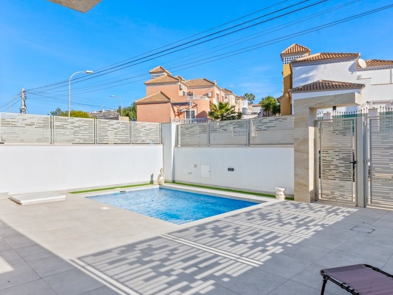 Villa for Sale in Orihuela Costa, Alicante 17