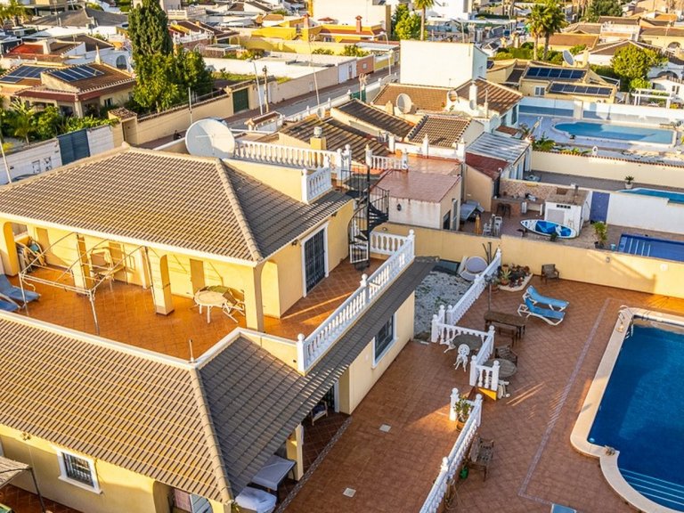 Villa for Sale in Torrevieja, Alicante 1