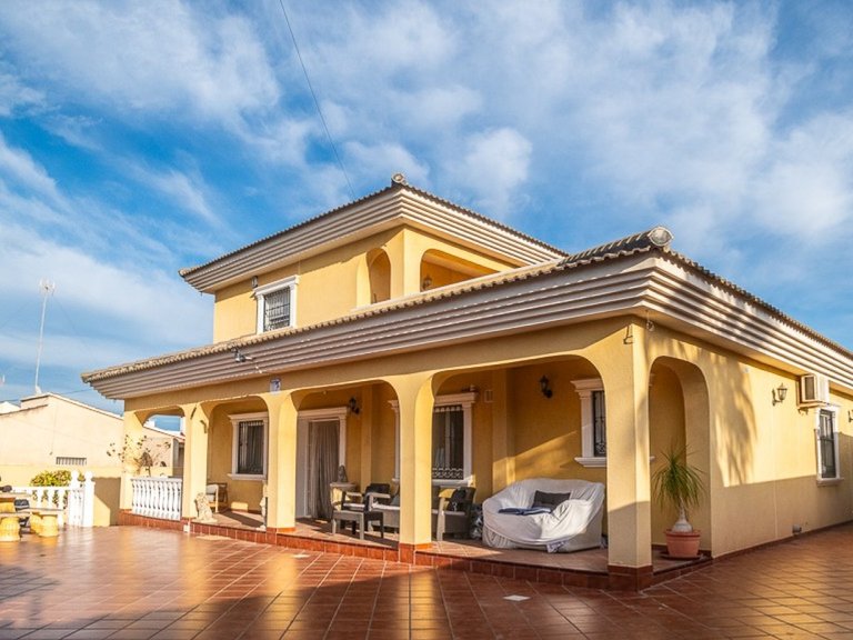 Villa for Sale in Torrevieja, Alicante 4