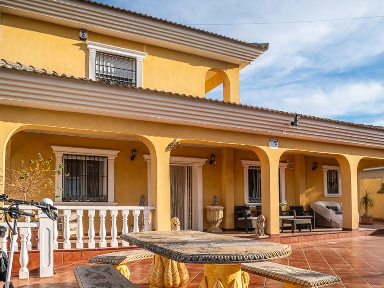 Villa for Sale in Torrevieja, Alicante 5