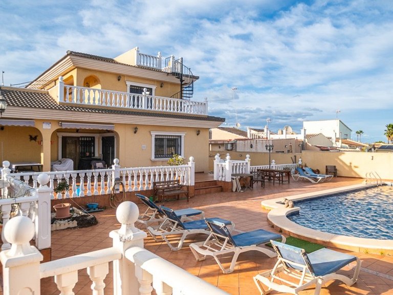 Villa for Sale in Torrevieja, Alicante 32