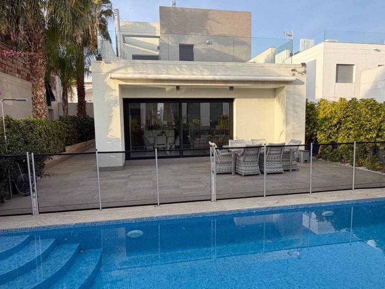 Villa for Sale in Rojales, Alicante 1