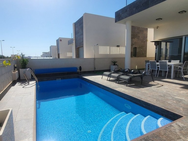 Villa for Sale in Orihuela Costa, Alicante 1