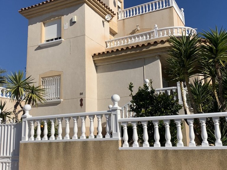Villa for Sale in Orihuela Costa, Alicante 1