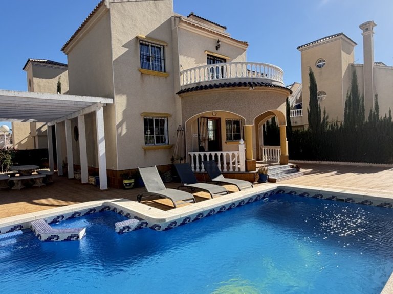 Villa for Sale in Orihuela Costa, Alicante 3