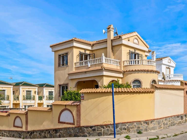 Villa for Sale in Orihuela Costa, Alicante 1