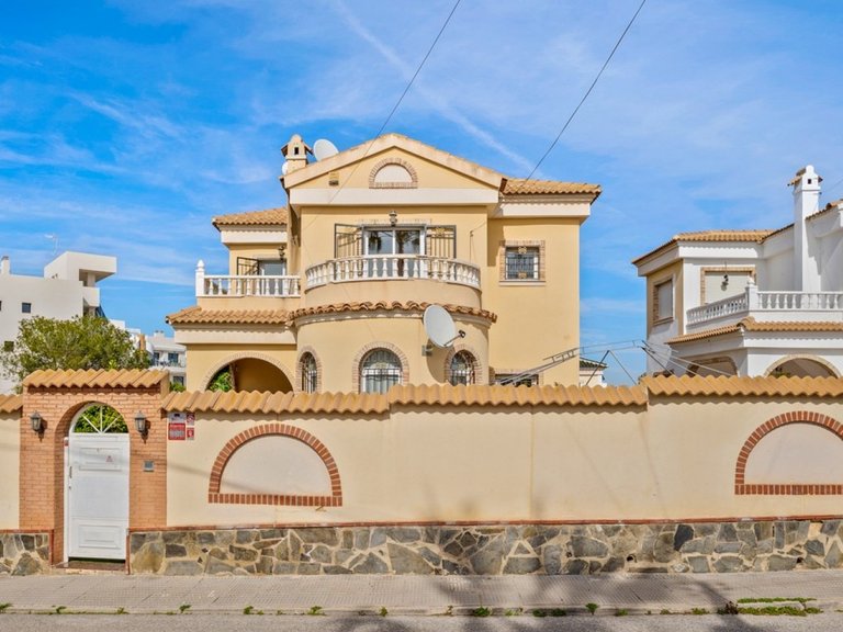 Villa for Sale in Orihuela Costa, Alicante 2
