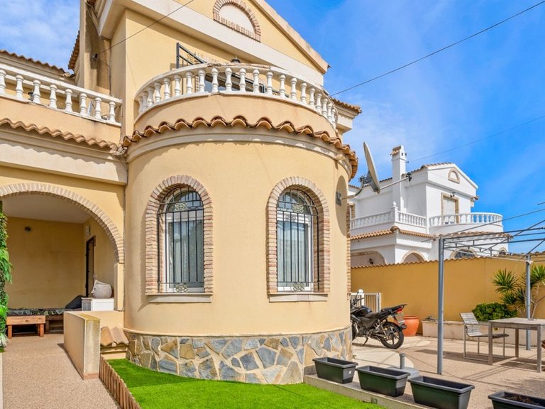 Villa for Sale in Orihuela Costa, Alicante 3