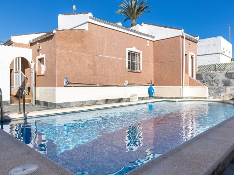 Villa for Sale in Torrevieja, Alicante 2