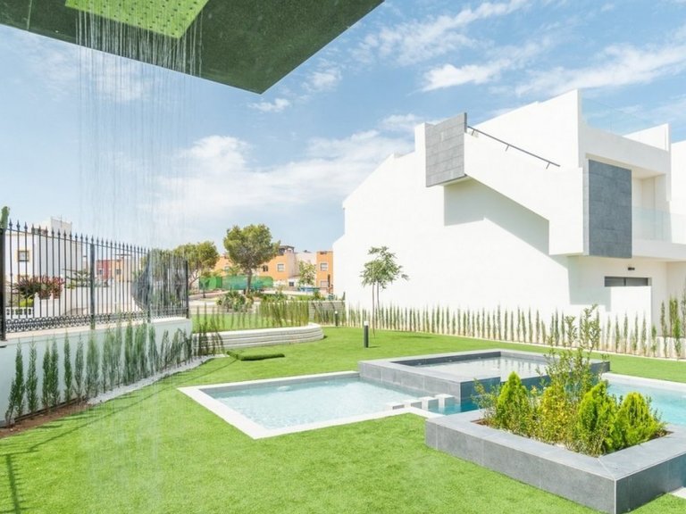 Villa for Sale in Torrevieja, Alicante 3