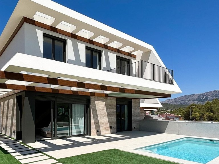 Villa for Sale in Polop, Alicante 1