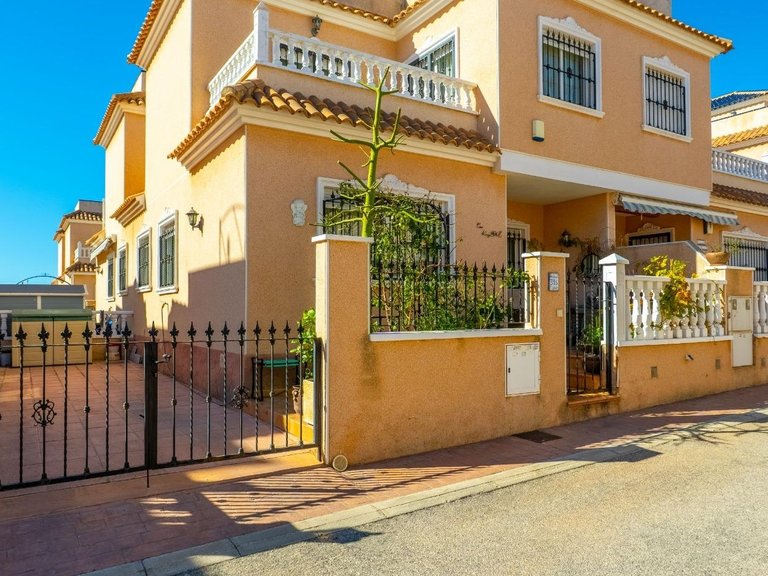 Town House for Sale in Orihuela Costa, Alicante 1