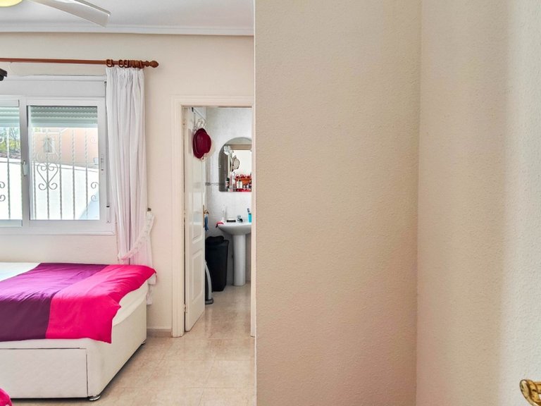 Villa for Sale in Rojales - Ciudad Quesada, Alicante 40