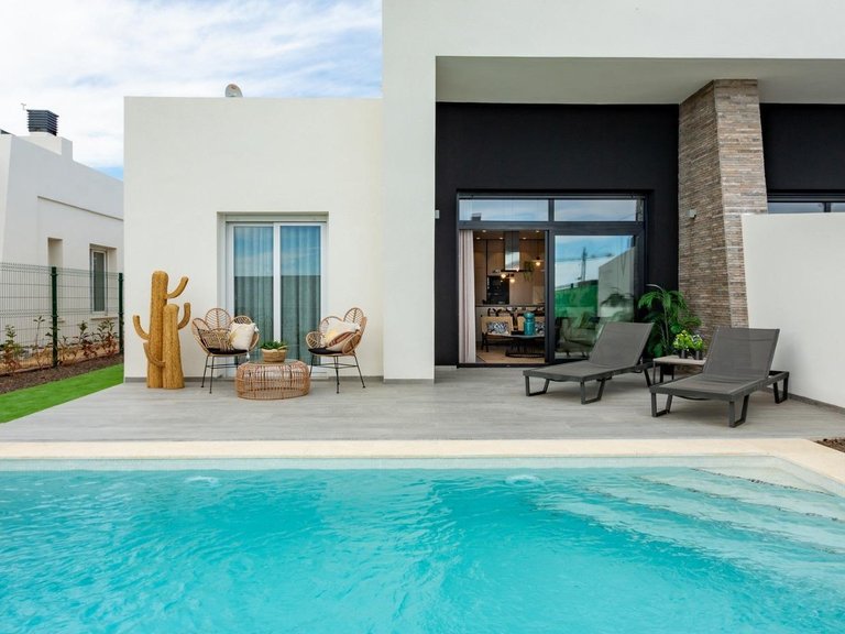 Villa for Sale in Algorfa, Alicante 2