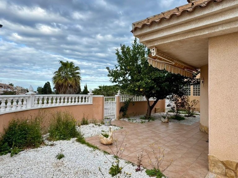 Villa for Sale in Torrevieja, Alicante 29