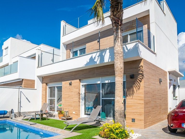 Villa for Sale in Pilar De La Horadada, Alicante 1