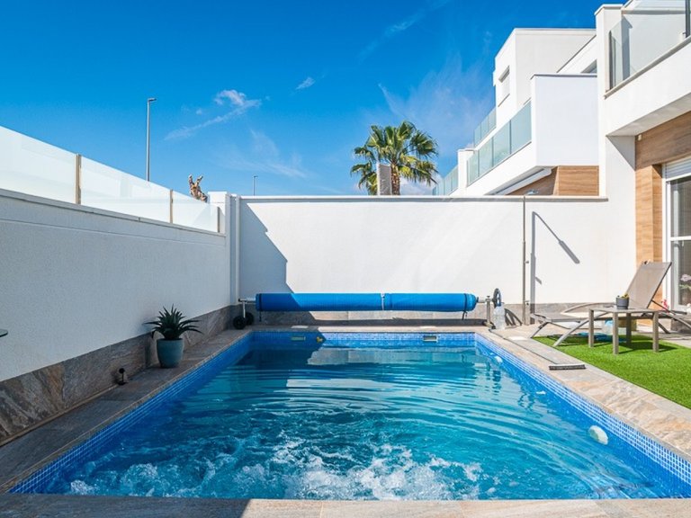Villa for Sale in Pilar De La Horadada, Alicante 32