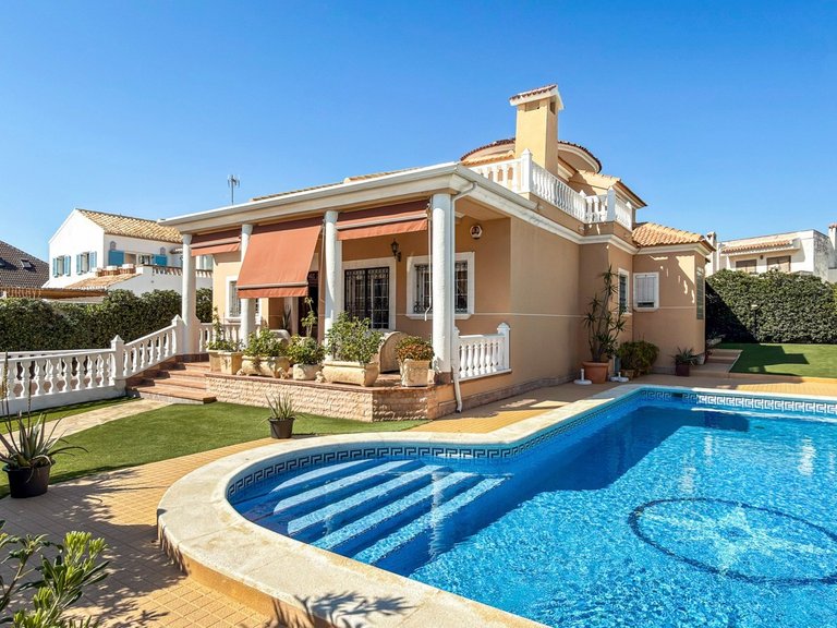 Villa for Sale in Costa Blanca Torrevieja, Alicante 2