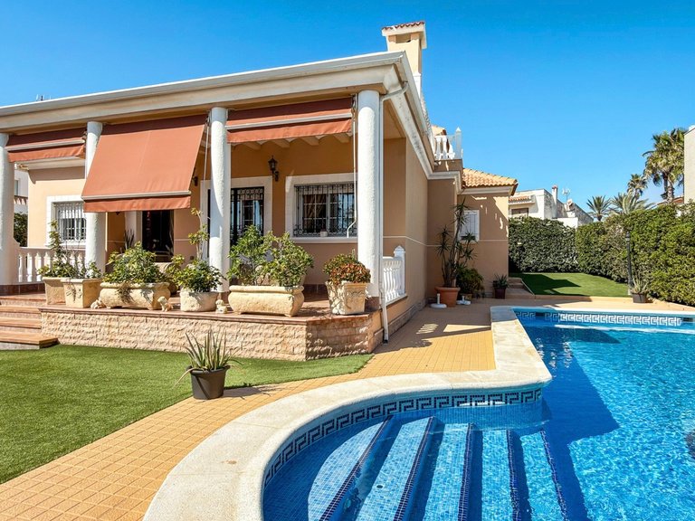 Villa for Sale in Costa Blanca Torrevieja, Alicante 16