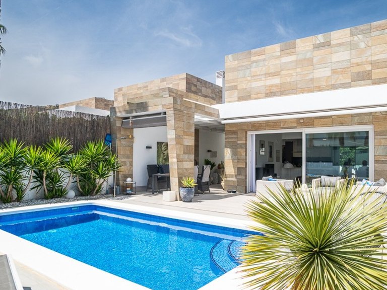 Villa for Sale in Algorfa, Alicante 1