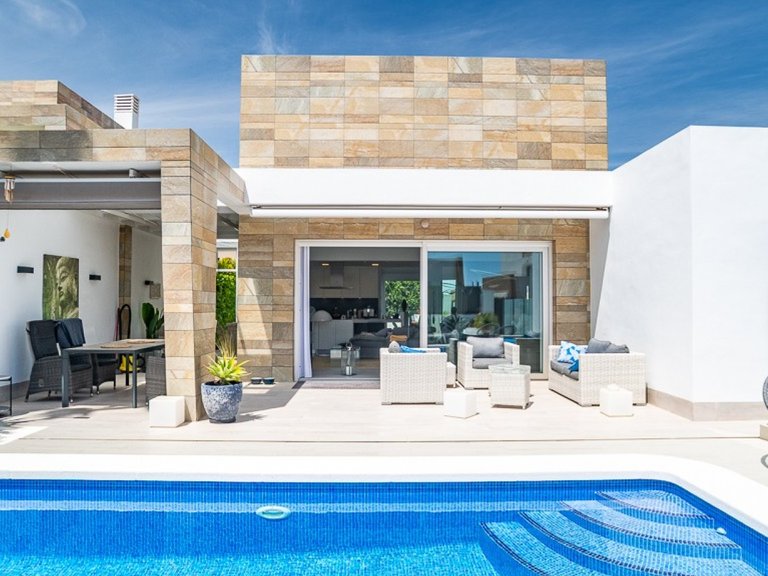 Villa for Sale in Algorfa, Alicante 3
