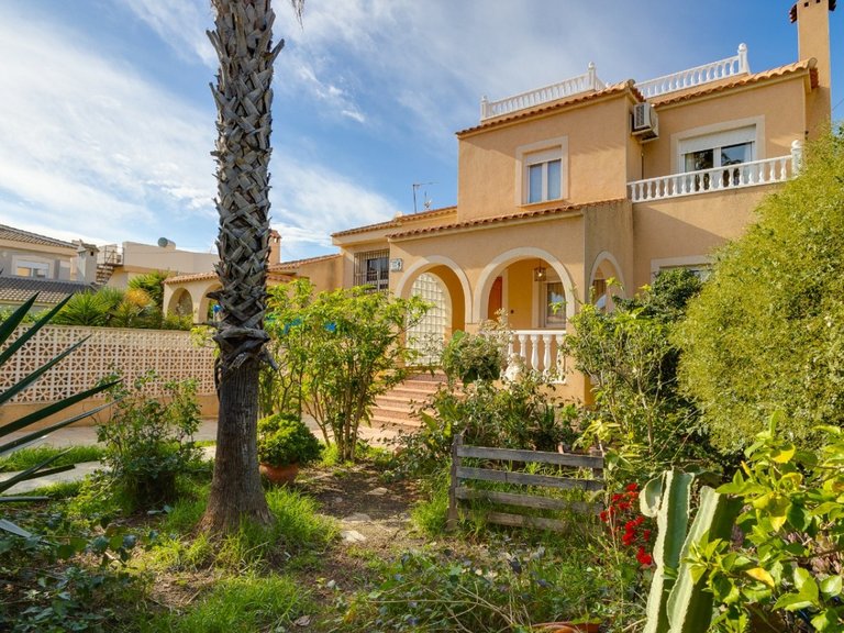 Villa for Sale in Torrevieja, Alicante 1