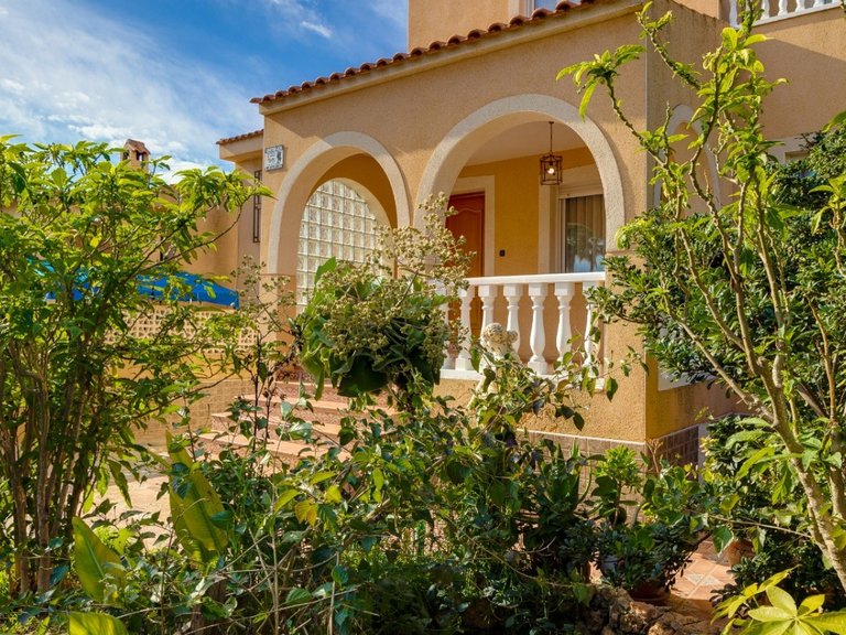 Villa for Sale in Torrevieja, Alicante 2