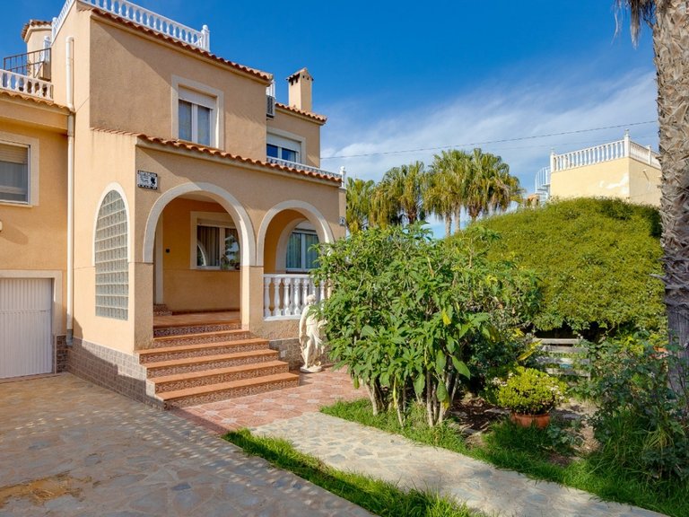 Villa for Sale in Torrevieja, Alicante 3