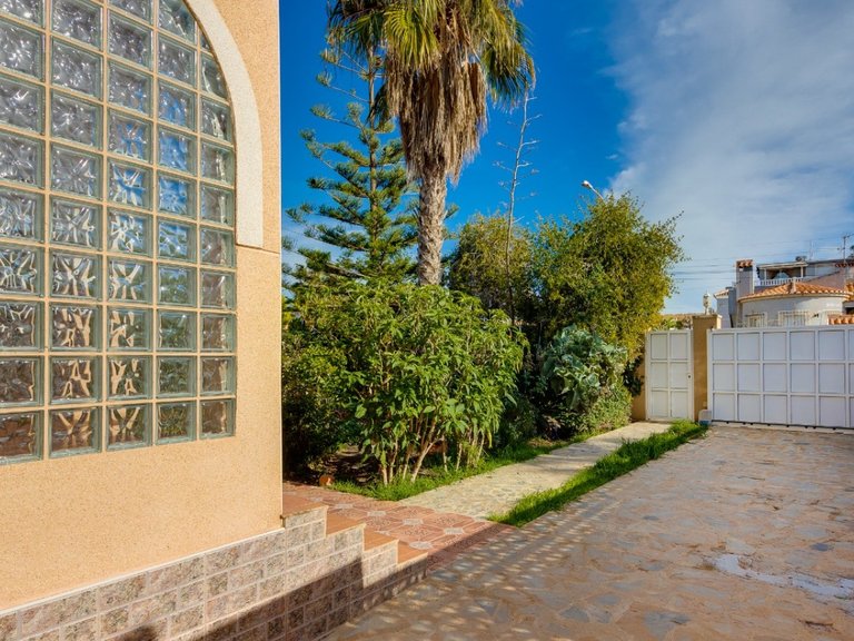 Villa for Sale in Torrevieja, Alicante 16