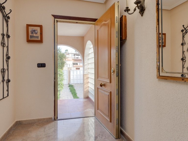 Villa for Sale in Torrevieja, Alicante 29