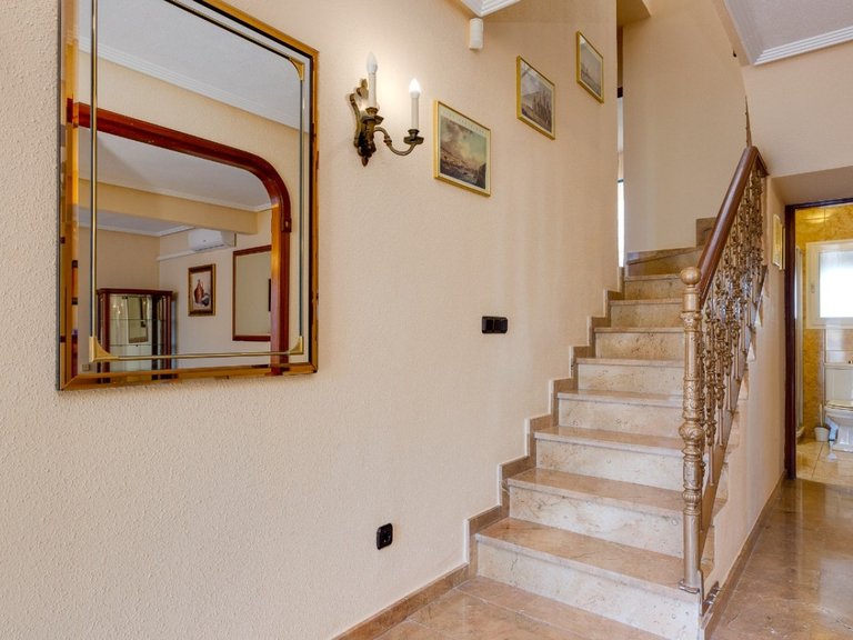 Villa for Sale in Torrevieja, Alicante 31