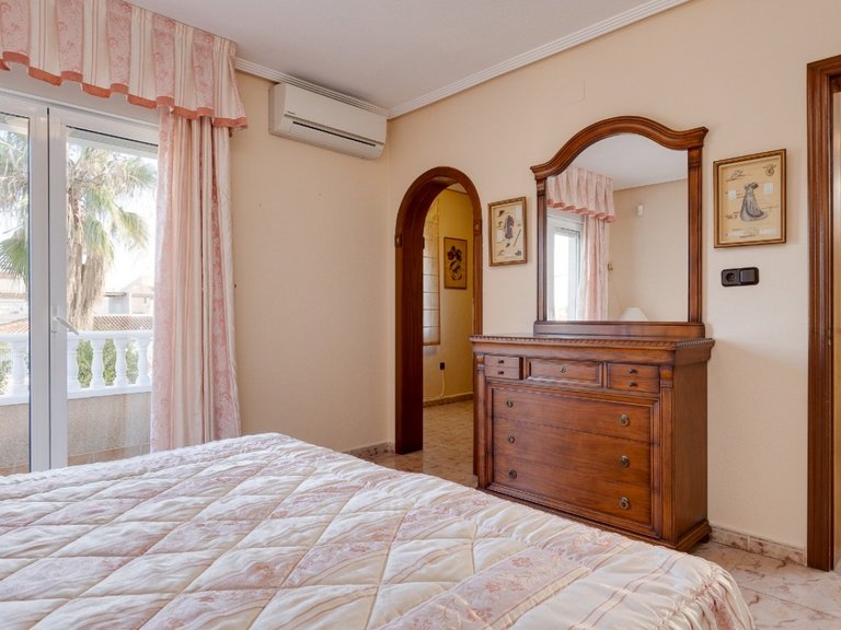 Villa for Sale in Torrevieja, Alicante 40