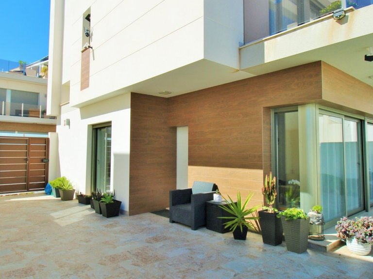 Villa for Sale in Orihuela Costa, Alicante 3