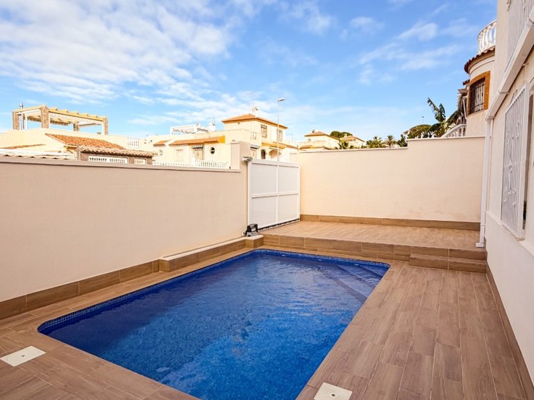 Villa for Sale in Torrevieja, Alicante 24