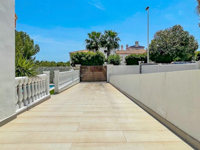 Villa for Sale in Orihuela Costa, Alicante 22