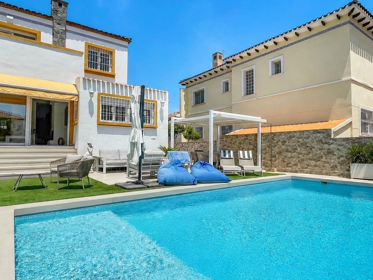 Villa for Sale in Orihuela Costa, Alicante 3