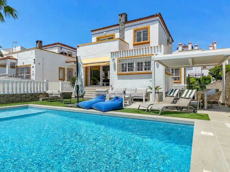 Villa for Sale in Orihuela Costa, Alicante 1