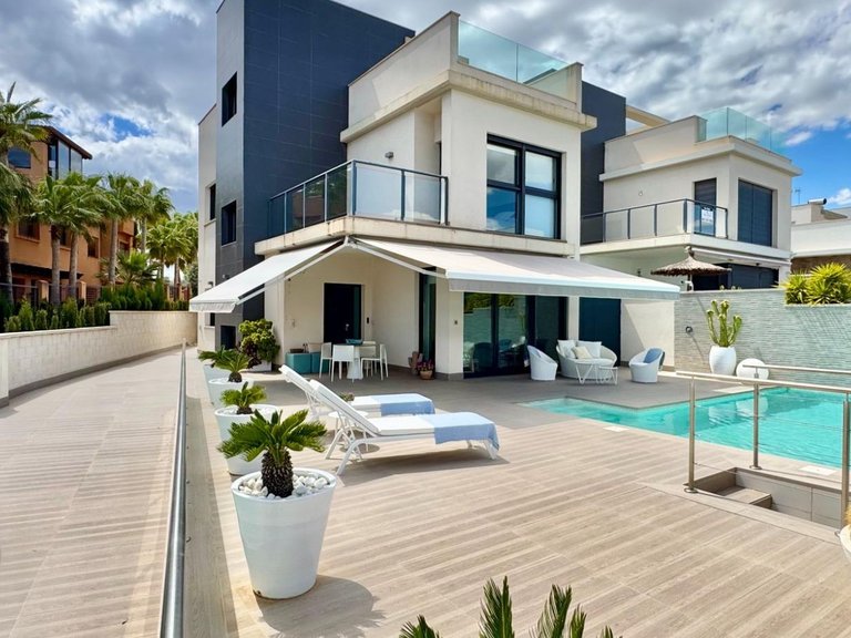 Villa for Sale in San Miguel De Salinas, Alicante 1