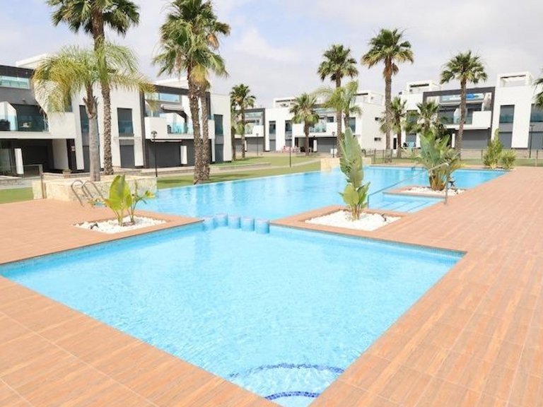 Villa for Sale in Guardamar Del Segura, Alicante 1