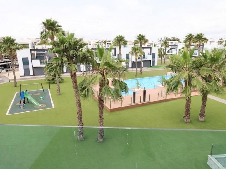 Villa for Sale in Guardamar Del Segura, Alicante 19