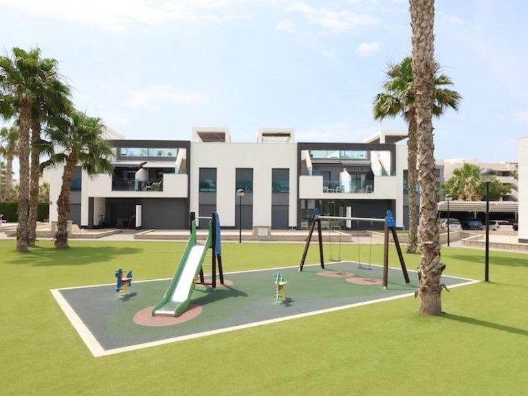 Villa for Sale in Guardamar Del Segura, Alicante 20