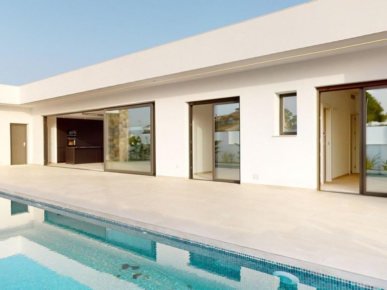Villa for Sale in Los Alcazares, Murcia 2
