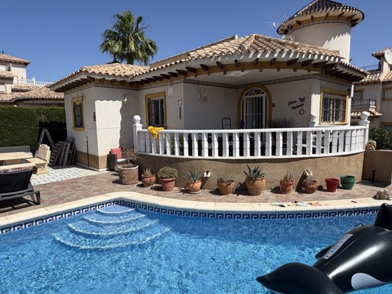 Villa for Sale in Orihuela Costa, Alicante 1