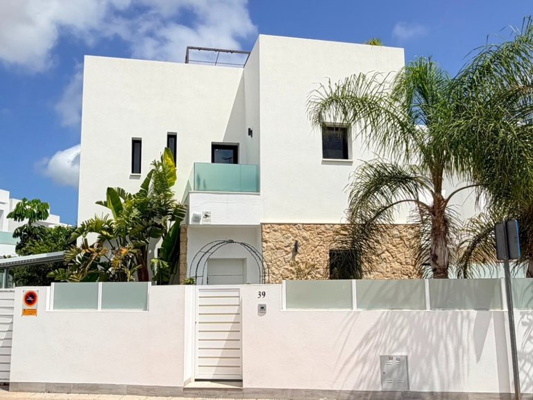 Villa for Sale in Los Montesinos, Alicante 3