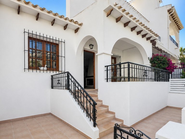 Villa for Sale in Torrevieja, Alicante 1