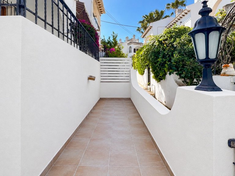 Villa for Sale in Torrevieja, Alicante 11