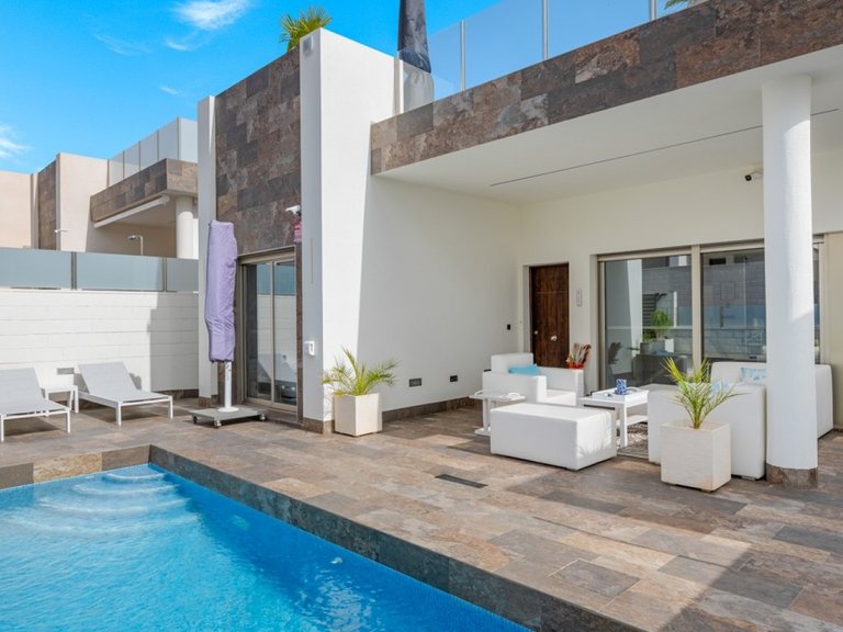 Villa for Sale in Orihuela Costa, Alicante 1